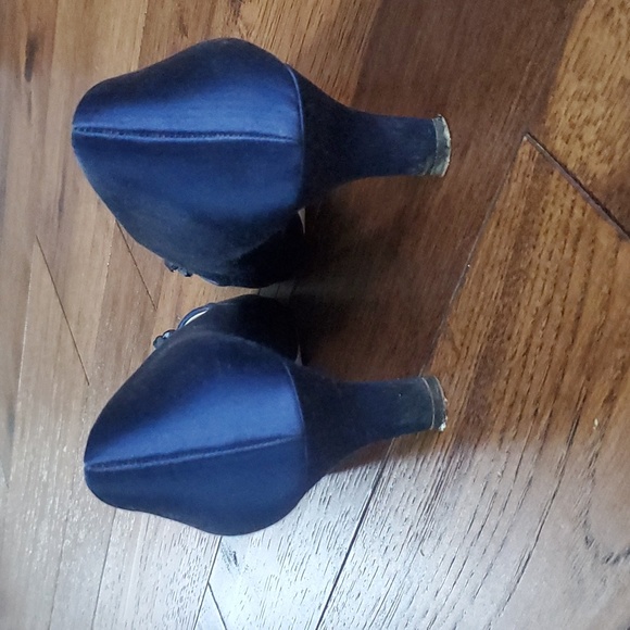 Beautiful comfortable navy satin shoes - Picture 10 of 10